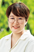 比較芸術学専攻 博士前期課程2年 山下 実紗 比較芸術学専攻 博士前期課程2年 山下 実紗